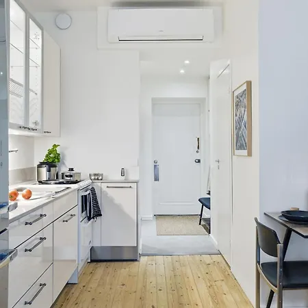 Nordic Deluxe - Renovated - - Air Conditioning - Wifi 아파트